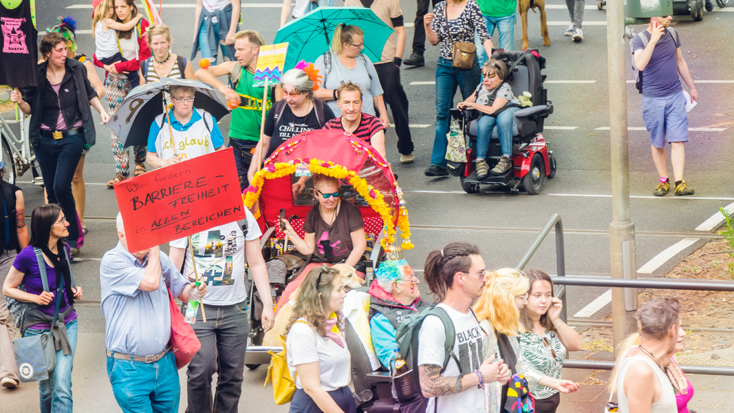 Die Schweizer Mad Pride Bewegung für psychische Gesundheit sucht OK-Leitung und 2-3 Vorstandsmitglieder
