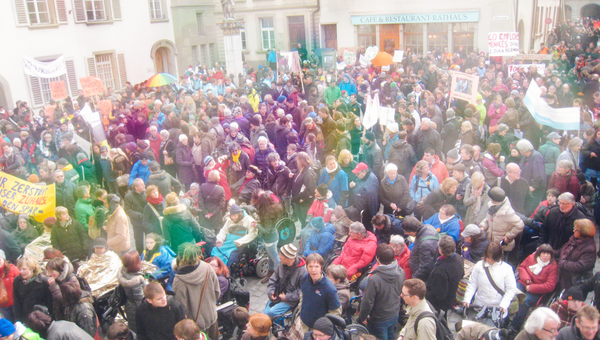 Menschenmenge an einer Demonstration