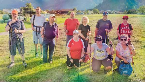 Gruppenbild des Nordic Walking Teams Alpaka Interlaken